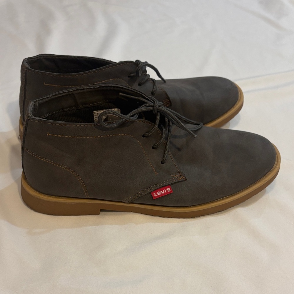 Grey Levi's Men's Sonoma Waxed Chukka Boot, Size 9